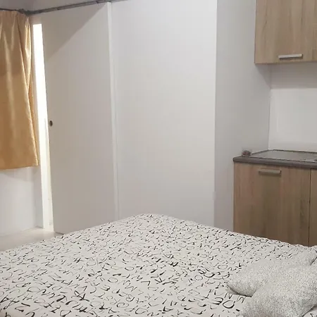 بيت ضيافة Large